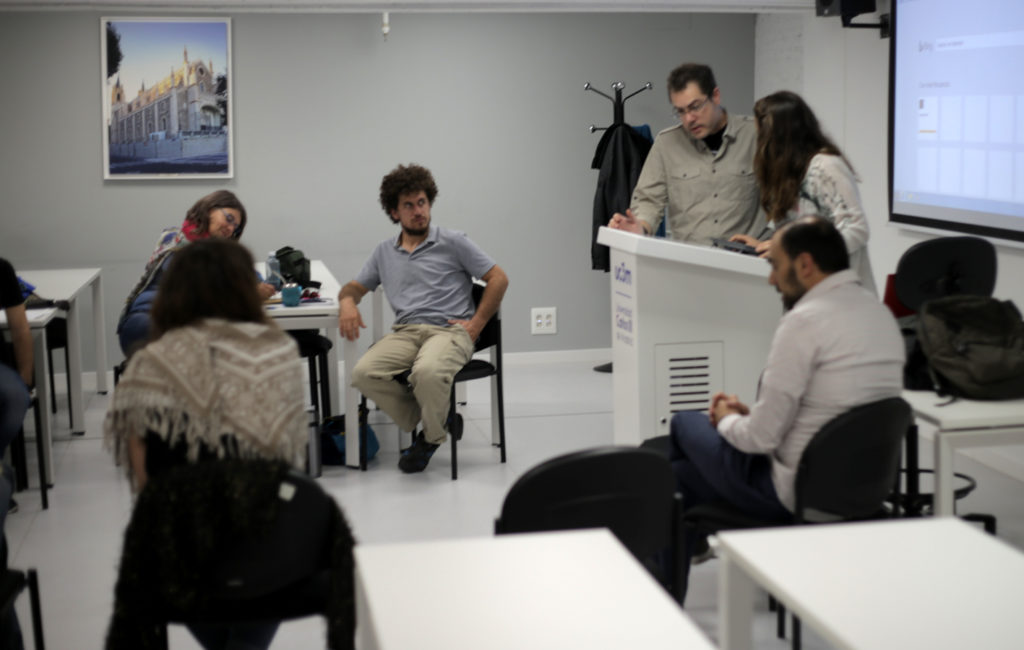 Encuentro con académicos y comunicadores argentinos: Patricia Fasano, Víctor Notarfrancesco y Santiago Álvarez.